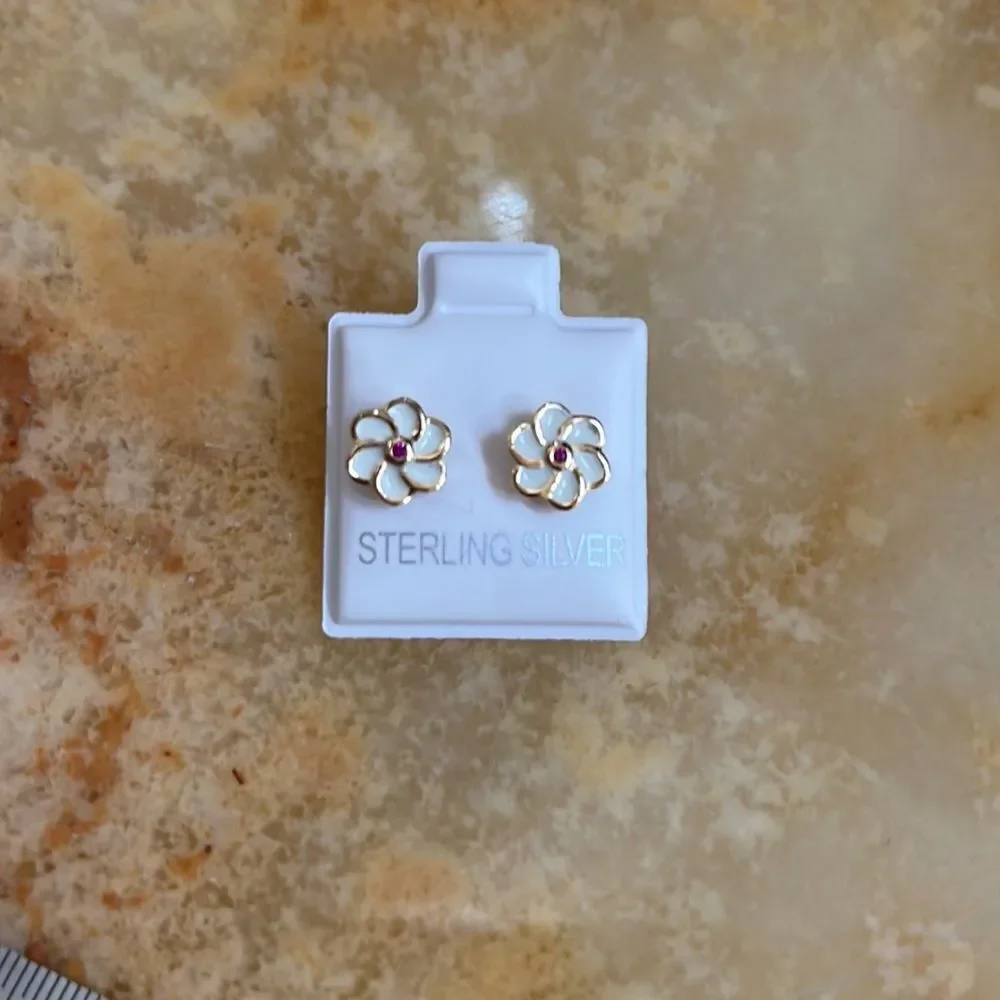 Kids girls Flower Stud Earrings 14k gold plated!.
